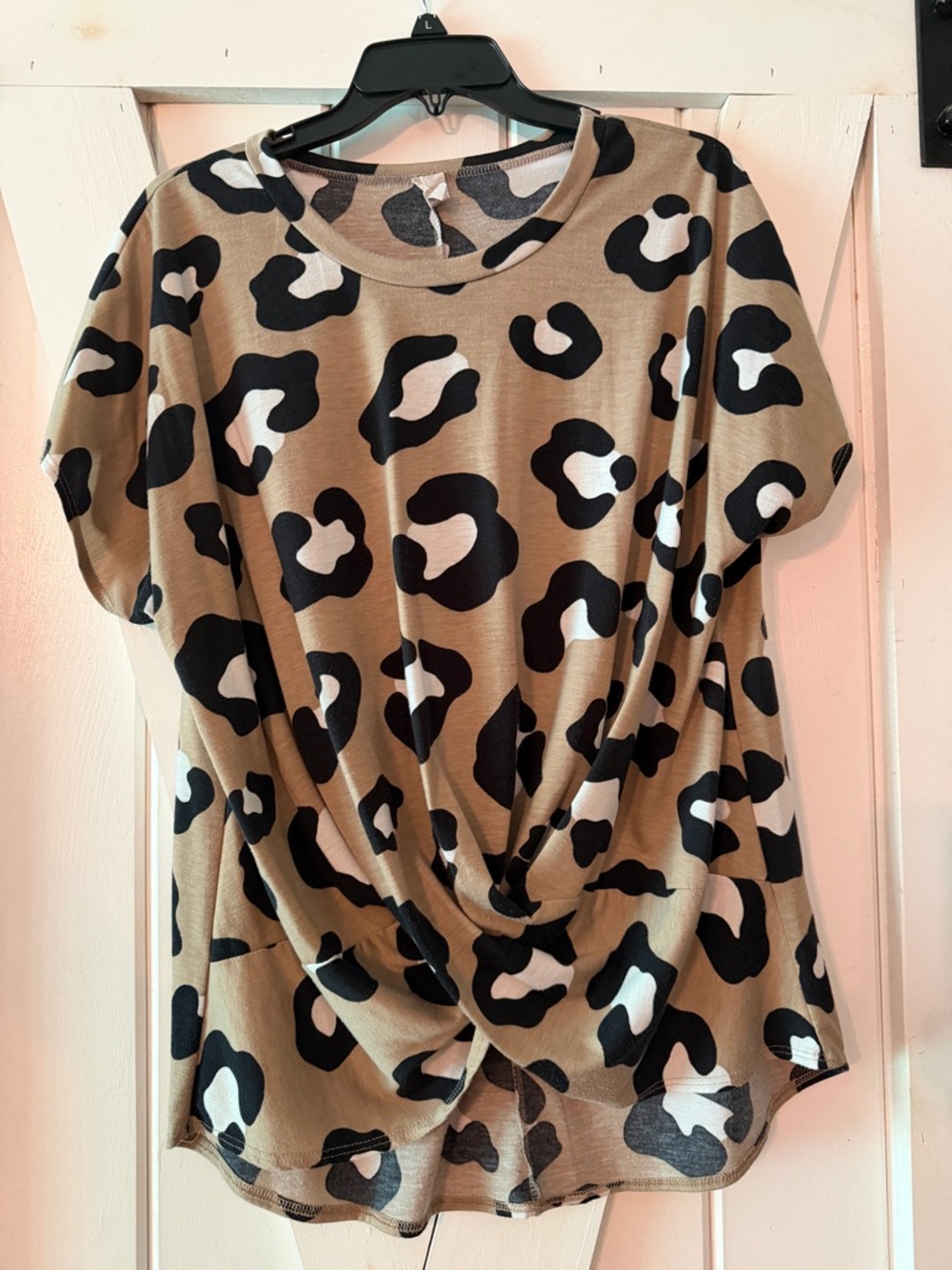 Women's Twisted Front Leopard Print Top - Tan/Black/White